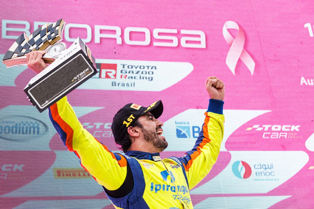 Imagem Ilustrando a Notícia: César Ramos vence pela primeira vez na Stock Car; Piquet também triunfa em Goiânia