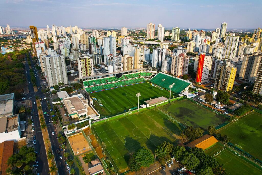 Imagem Ilustrando a Notícia: CBF altera data de dois jogos do Goiás