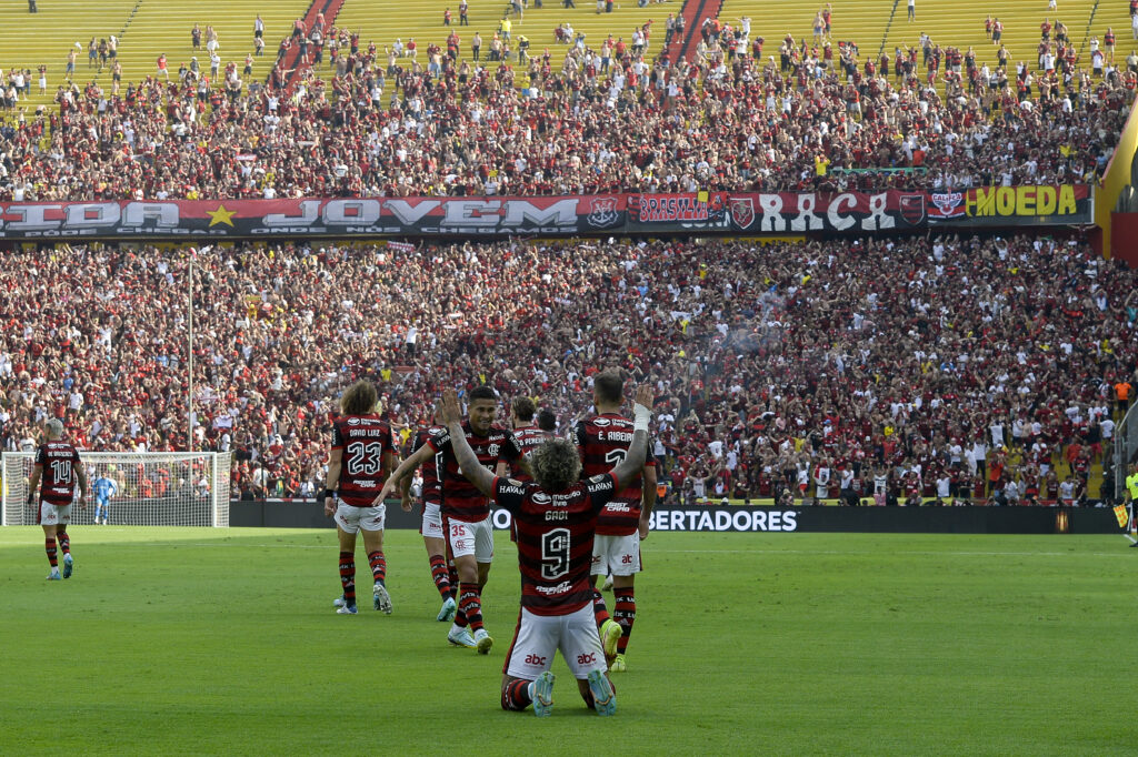 Imagem Ilustrando a Notícia: Gabigol decide e Flamengo conquista o tricampeonato da Libertadores