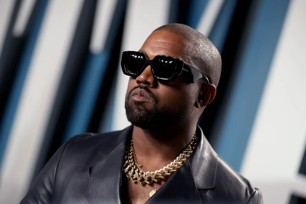 Imagem Ilustrando a Notícia: Adidas encerra parceria com Kanye West após declarações antissemitas