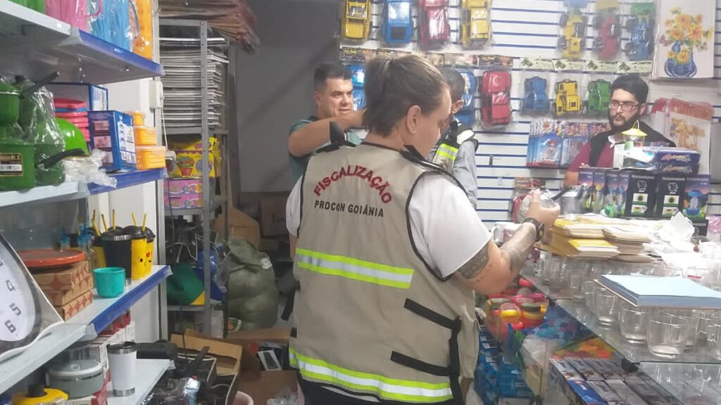 Imagem Ilustrando a Notícia: Procon Goiânia constata irregularidades em lojas de presentes na semana anterior ao Dia das Crianças