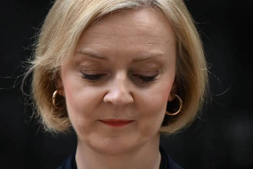 Imagem Ilustrando a Notícia: Nova primeira-ministra do Reino Unido, Liz Truss renuncia após 45 dias de governo