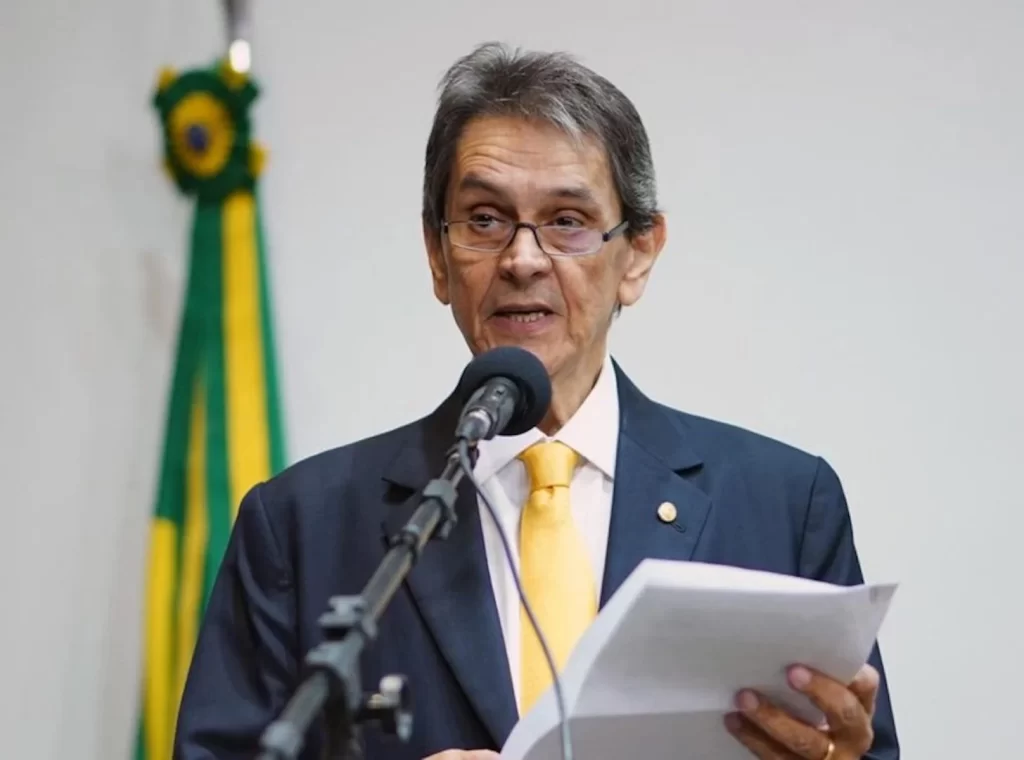 Imagem Ilustrando a Notícia: TSE manda apagar posts sobre suposto apoio de Bolsonaro a Jefferson
