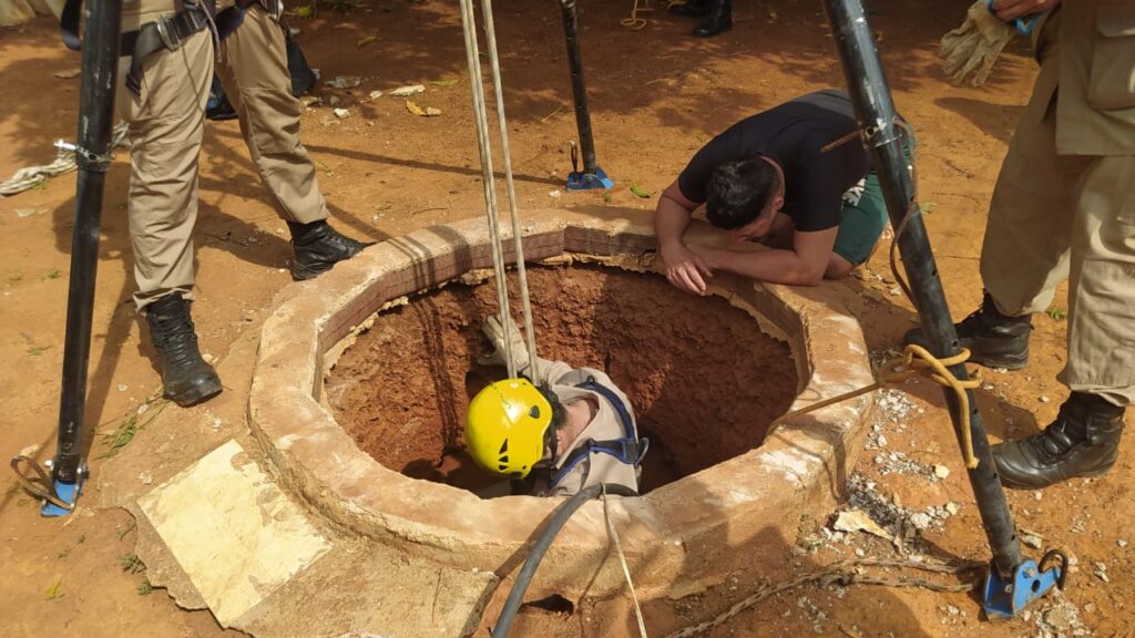 Imagem Ilustrando a Notícia: Bombeiros resgatam criança de 10 anos que caiu em cisterna de 7 metros, em Aparecida de Goiânia