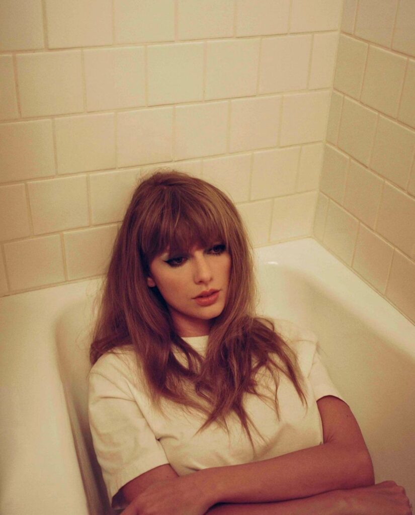 Imagem Ilustrando a Notícia: Em novo álbum, Taylor Swift imerge na crise existencial e consagra seu retorno ao pop genérico