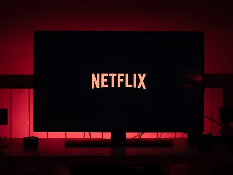 Imagem Ilustrando a Notícia: Novo plano da Netflix terá publicidade e preço reduzido