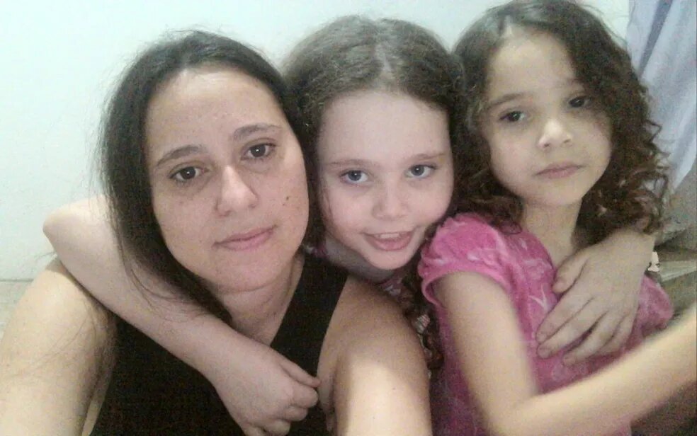 Imagem Ilustrando a Notícia: Advogado pede exame de insanidade mental à Justiça para mãe que confessou ter matado as filhas, em Edéia