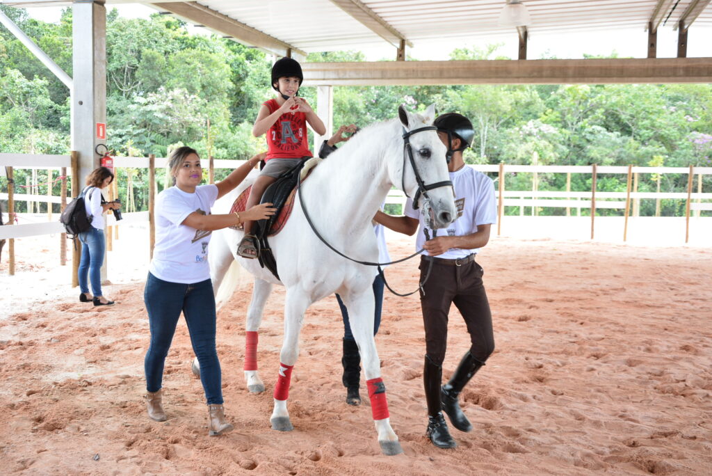 Imagem Ilustrando a Notícia: HMAP inaugura terapia com cavalos no Dia das Crianças em Aparecida