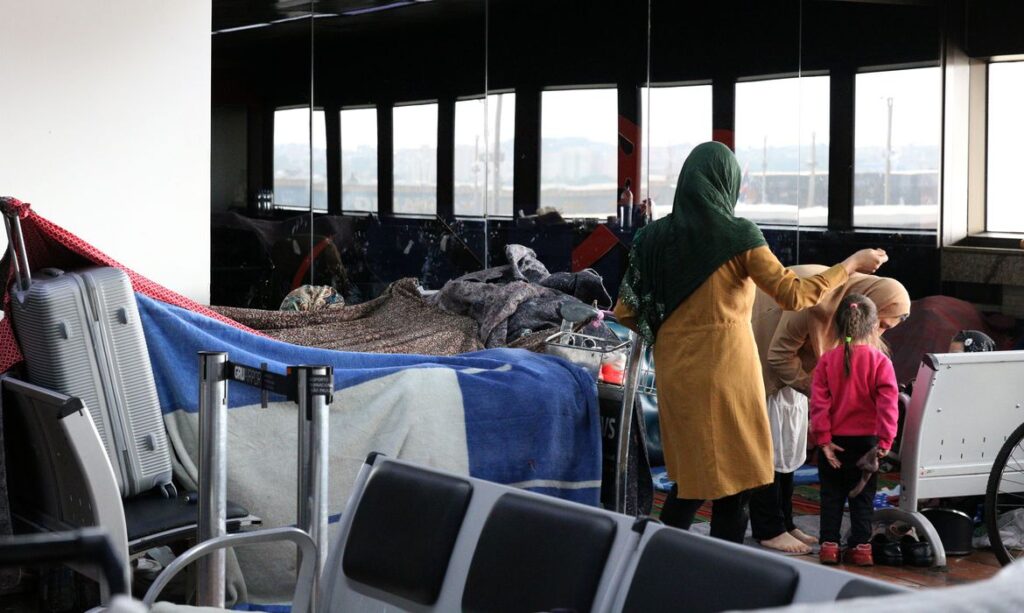 Imagem Ilustrando a Notícia: Atualmente 127 afegãos aguardam acolhimento no Aeroporto de Guarulhos