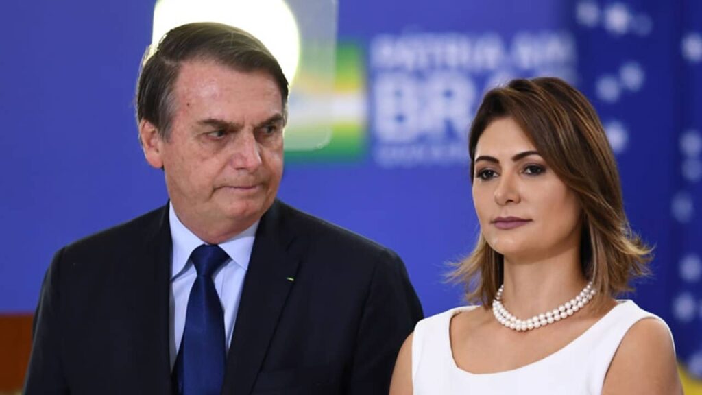 Imagem Ilustrando a Notícia: Jair Bolsonaro e Michelle deixam de se seguir no Instagram após derrota nas eleições
