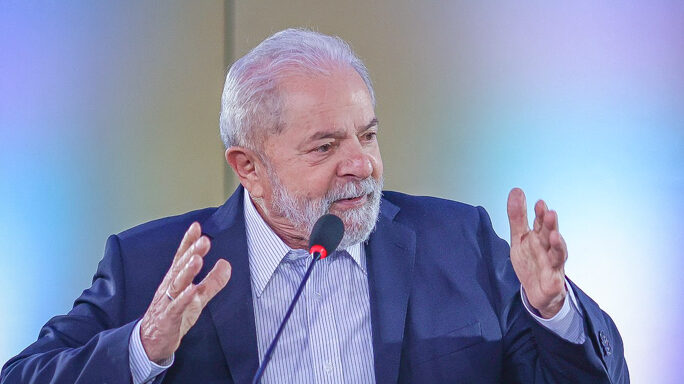 Imagem Ilustrando a Notícia: Lideranças mundiais parabenizam Lula pela eleição considerada a mais acirrada do Brasil
