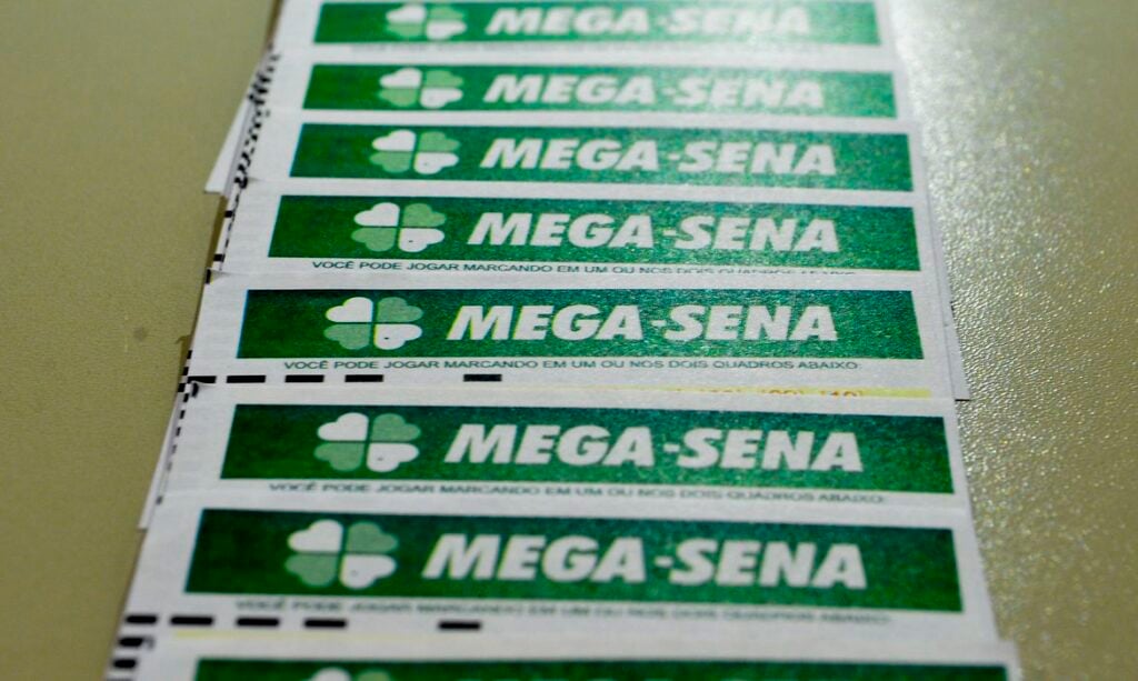 Imagem Ilustrando a Notícia: Mega-Sena acumula e próximo sorteio deve pagar R$ 77 milhões