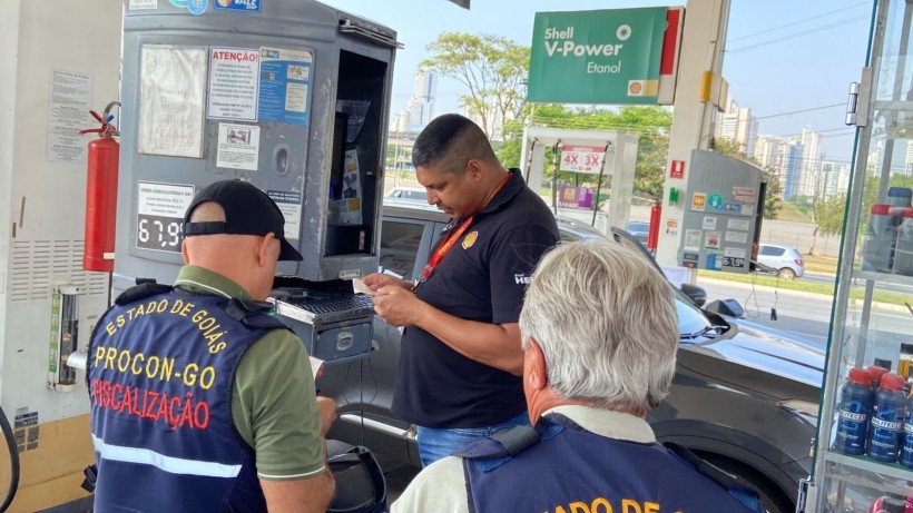 Imagem Ilustrando a Notícia: Após aumento dos preços dos combustíveis, Procon Goiás volta aos postos