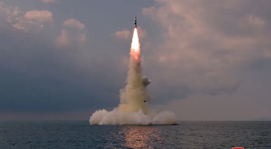 Imagem Ilustrando a Notícia: Coreia do Norte dispara dois mísseis balísticos de curto alcance no mar