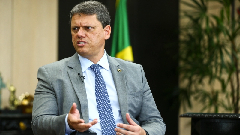 Imagem Ilustrando a Notícia: Tarcísio se manifesta sobre silêncio de Bolsonaro