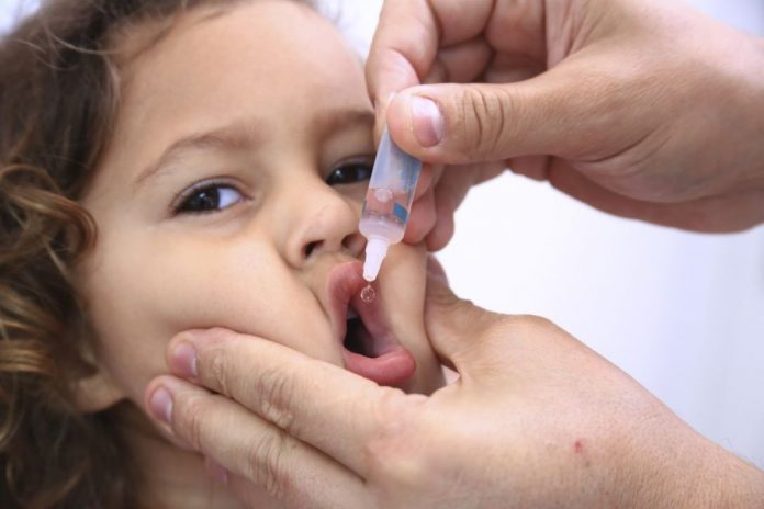 Imagem Ilustrando a Notícia: Deputado do partido de Bolsonaro pede maior divulgação de vacinação