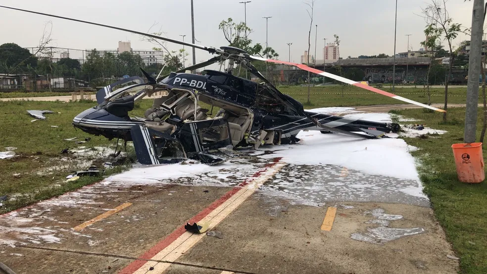 Imagem Ilustrando a Notícia: Queda de helicóptero deixa duas pessoas feridas em São Paulo