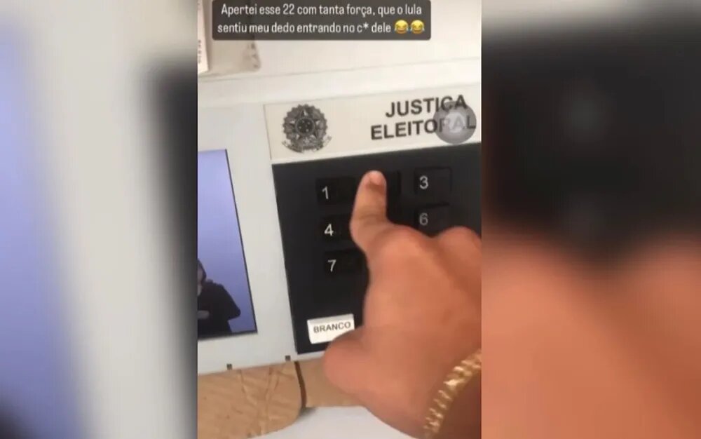 Imagem Ilustrando a Notícia: Jovem é detido após filmar e publicar momento do voto nas redes sociais, em Firminópolis; veja