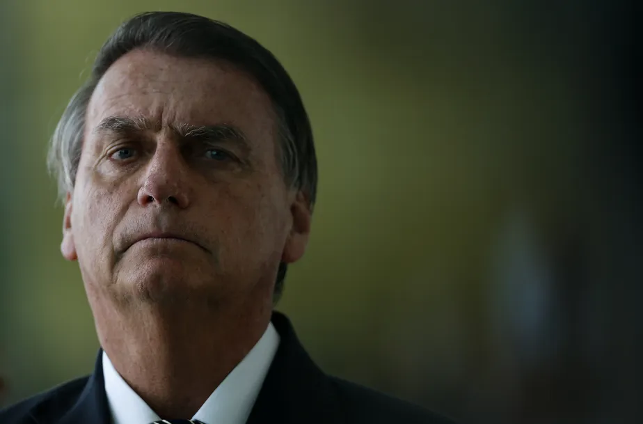 Imagem Ilustrando a Notícia: Após Moraes rejeitar ação do PL, Bolsonaro se reúne com comandantes das Forças Armadas