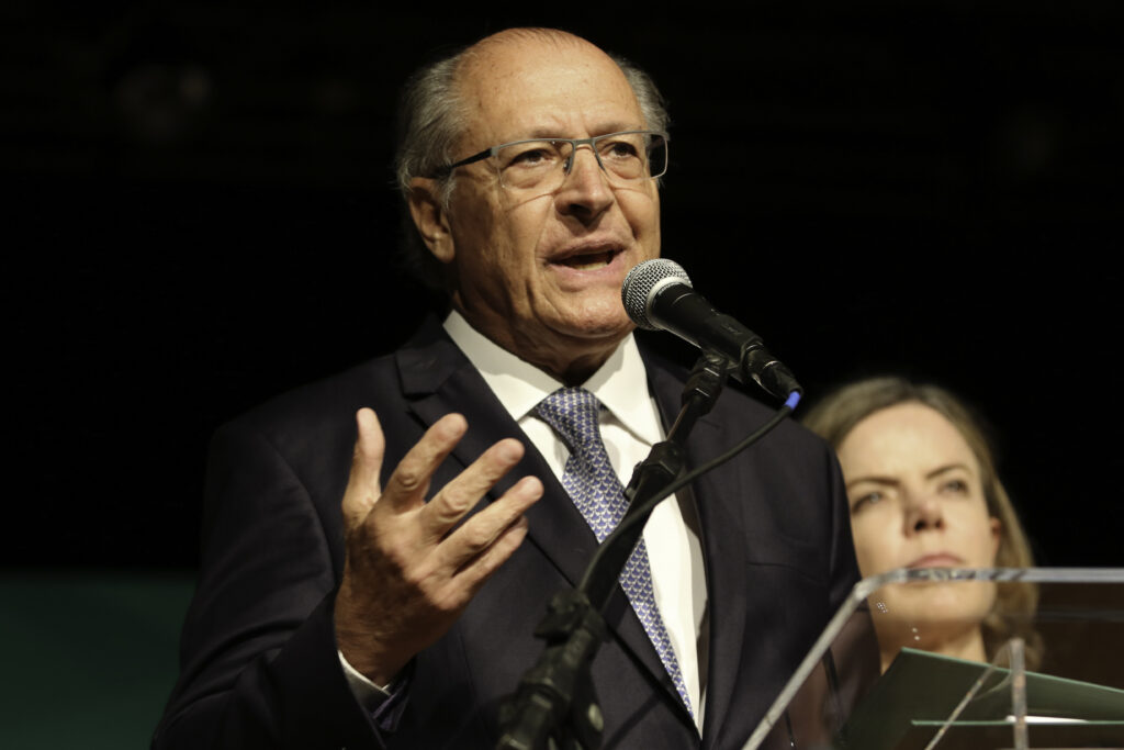 Imagem Ilustrando a Notícia: Alckmin anuncia novos nomes que irão integrar transição do governo
