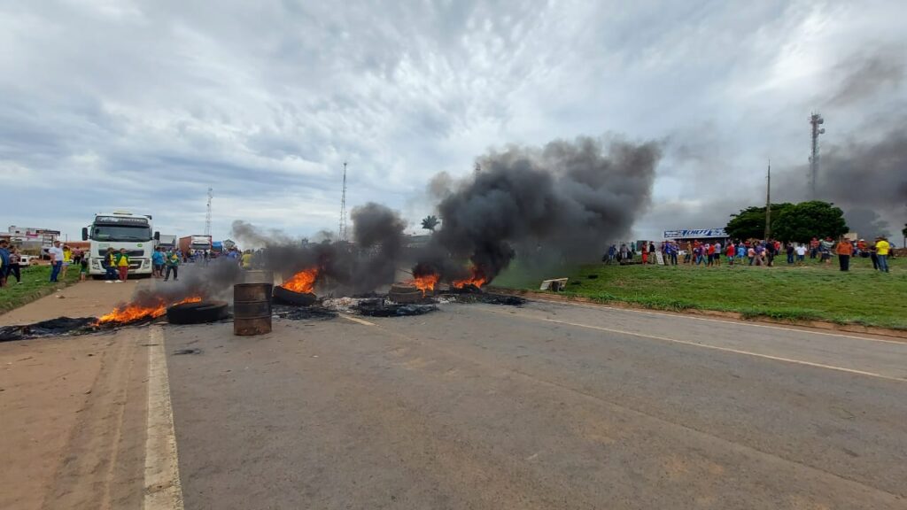 Imagem Ilustrando a Notícia: Forças de segurança goianas iniciam desbloqueio de rodovias