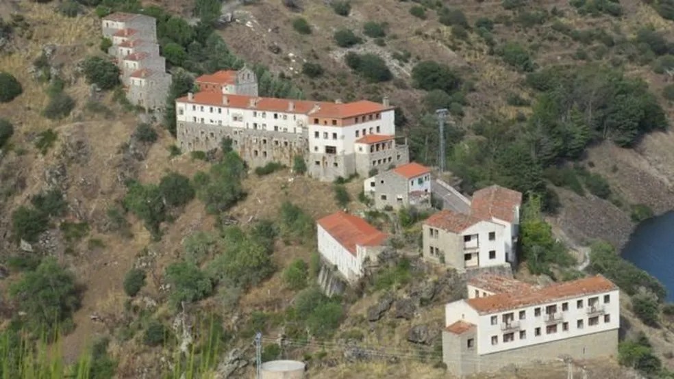 Imagem Ilustrando a Notícia: Vilarejo espanhol com 44 casas é colocado à venda por 260 mil euros