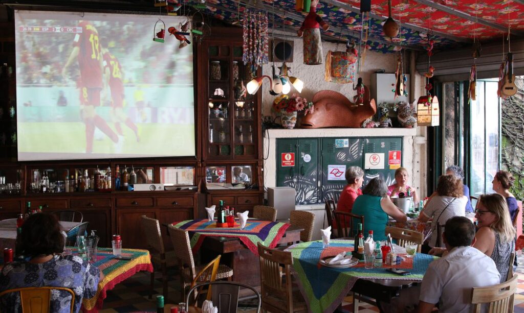 Imagem Ilustrando a Notícia: Movimento em bares e restaurantes deve crescer 30% na Copa
