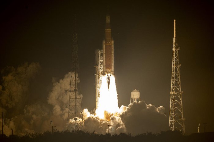 Imagem Ilustrando a Notícia: Nasa lança seu “mais poderoso foguete” para a Lua