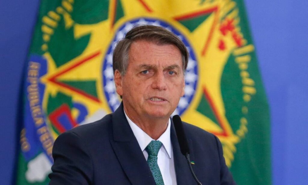 Imagem Ilustrando a Notícia: Planalto anuncia ida de Bolsonaro a evento em quartel