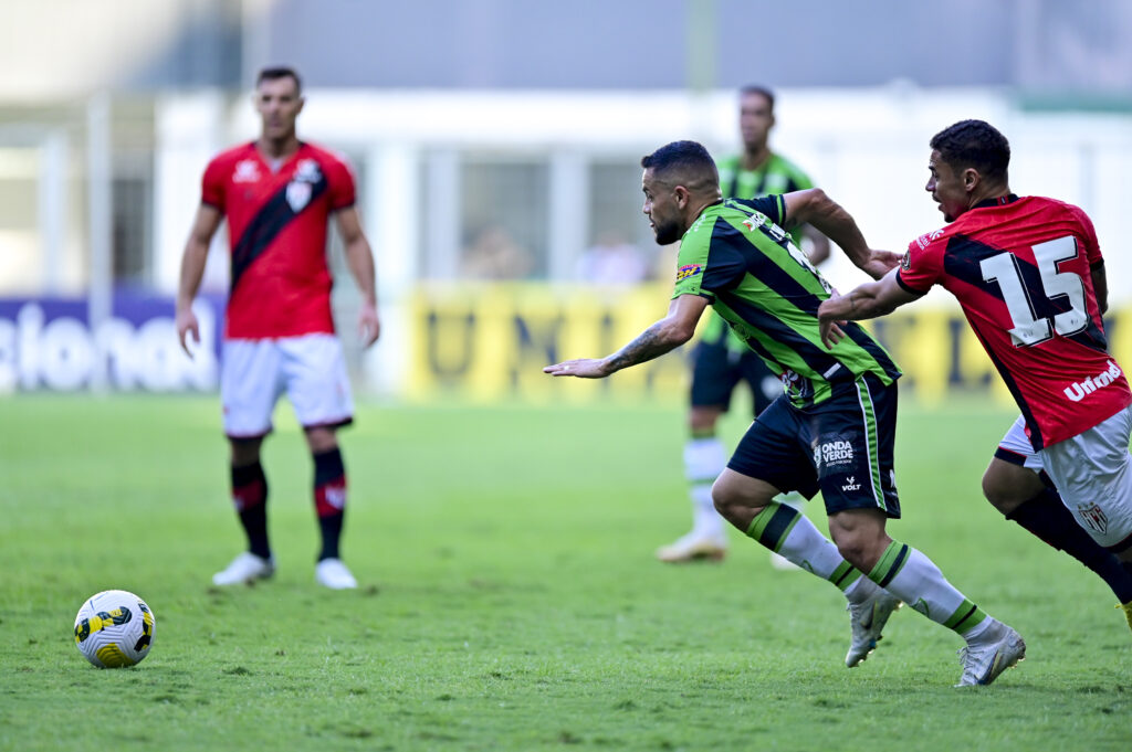 Imagem Ilustrando a Notícia: Atlético-GO empata com o América-MG e cai para a Série B do Campeonato Brasileiro