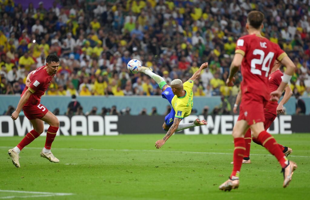 Imagem Ilustrando a Notícia: Com dois gols de Richarlison, Brasil vence a Sérvia em sua estreia na Copa do Mundo