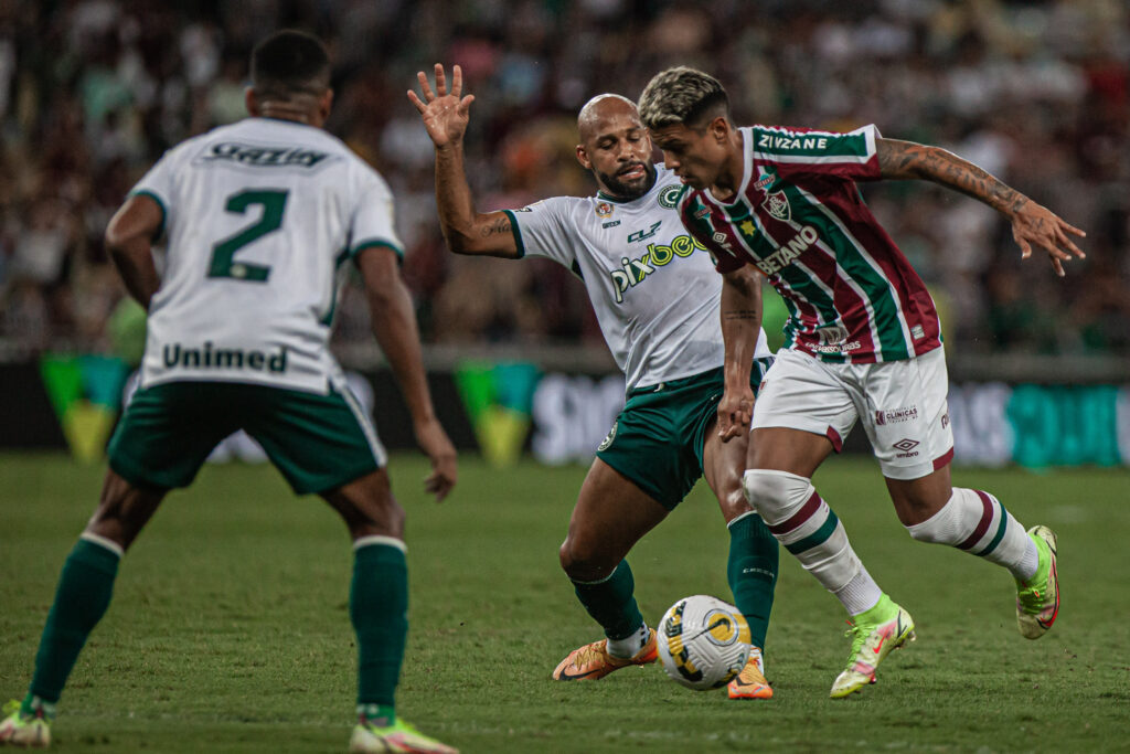 Imagem Ilustrando a Notícia: Jair Ventura exalta vaga do Goiás na Copa Sul-Americana com uma rodada de antecedência
