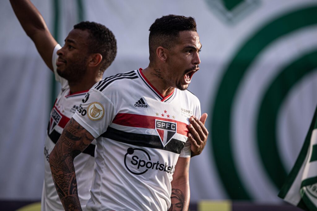 Imagem Ilustrando a Notícia: Em último jogo de 2022, Goiás é goleado pelo São Paulo, na Serrinha