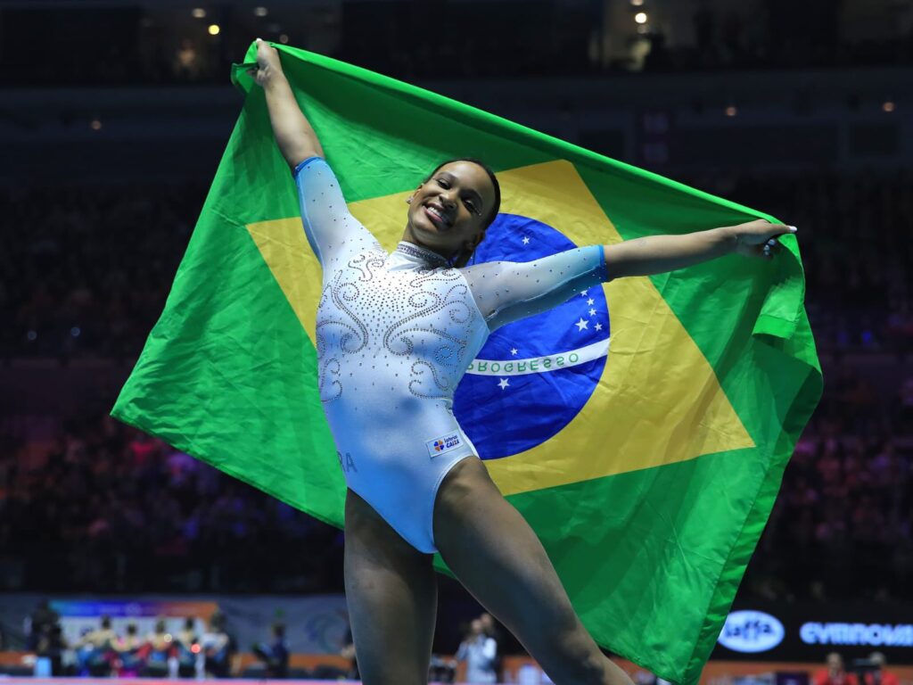 Imagem Ilustrando a Notícia: Rebeca Andrade conquista o ouro no individual geral no Mundial de Ginástica Artística