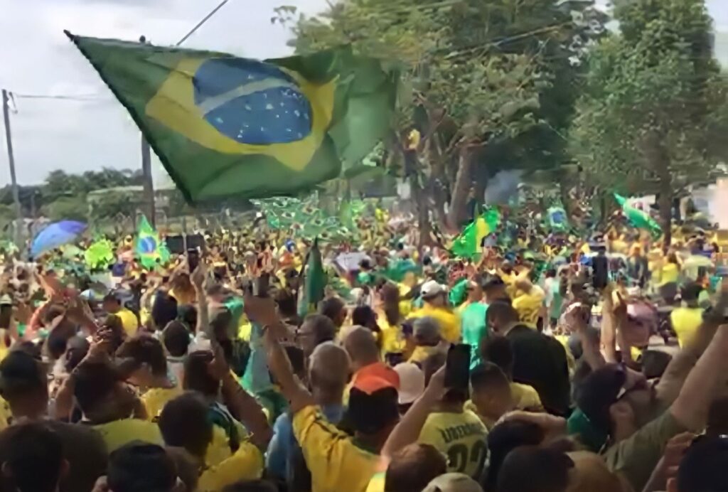 Imagem Ilustrando a Notícia: Apoiadores de Bolsonaro fazem manifestação em Goiânia