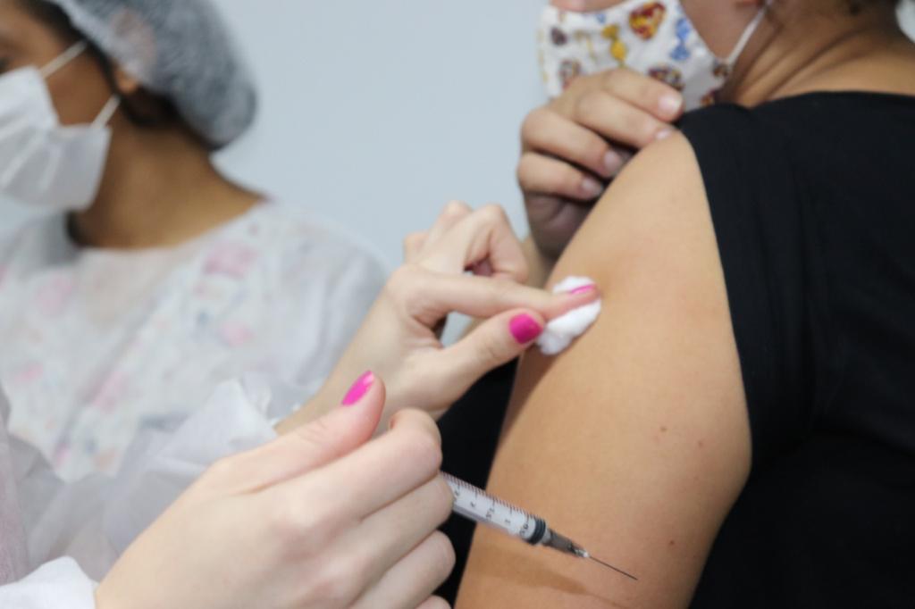 Imagem Ilustrando a Notícia: Veja programação de vacinação e testagem para feriado da Proclamação da República em Goiânia