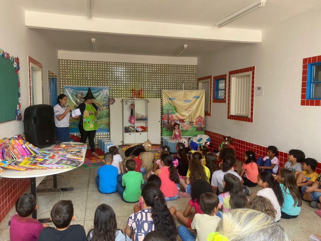 Imagem Ilustrando a Notícia: Projeto cultural para incentivar literatura e artes cênicas entre o público infantil conclui ações em Crixás