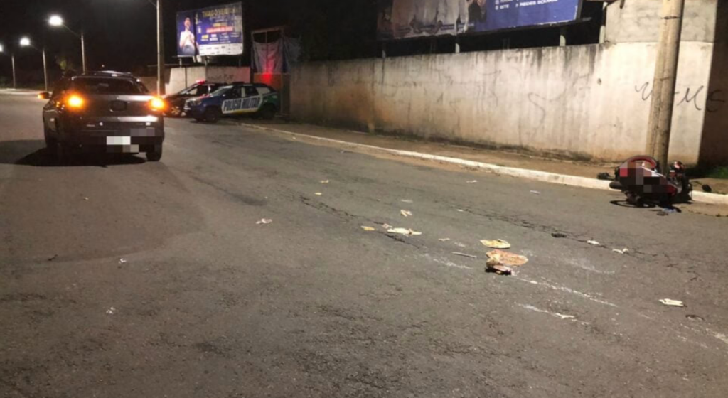 Imagem Ilustrando a Notícia: Acidente envolvendo moto e caminhonete deixa dois feridos em Goiânia