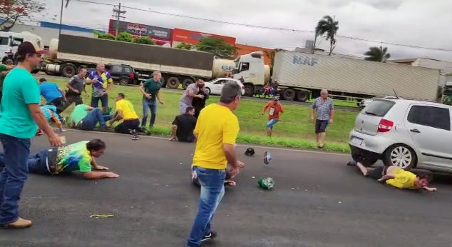 Imagem Ilustrando a Notícia: Vídeo mostra exato momento em que manifestantes são atropelados, em Mirassol (SP)