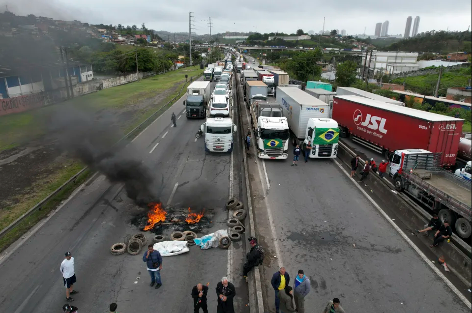 Imagem Ilustrando a Notícia: PRF registra um bloqueio parcial em rodovia federal
