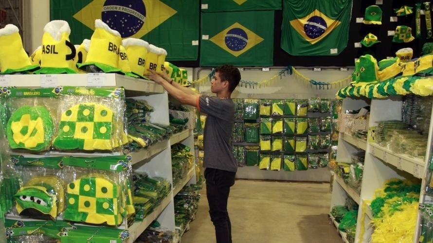 Imagem Ilustrando a Notícia: Com promoções antecipadas para a Copa, varejo brasileiro fatura 14% a menos na Black Friday de 2022