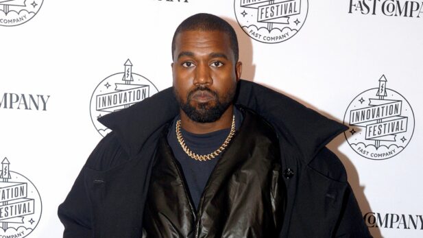 Imagem Ilustrando a Notícia: Em carta, funcionários relatam que Kanye West mostrava vídeos de relações sexuais dele e de Kim Kardashian