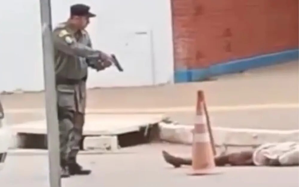 Imagem Ilustrando a Notícia: PM atira em homem que se recusou a sair da porta de Colégio Militar de Valparaíso de Goiás