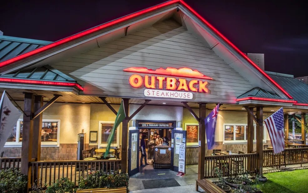 Imagem Ilustrando a Notícia: Outback Steakhouse abre 20 vagas de emprego sem experiência em shoppings de Goiânia