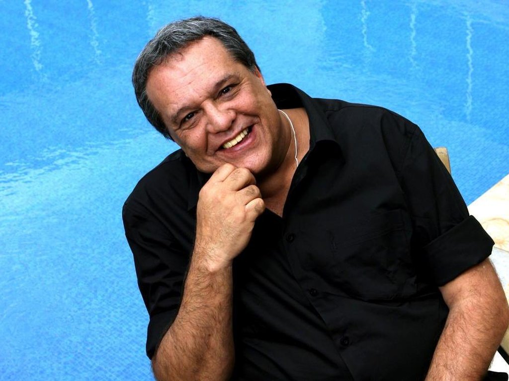 Imagem Ilustrando a Notícia: Dennis Carvalho é internado às pressas no Rio de Janeiro; jornal diz que estado do diretor é delicado