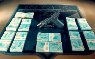 Imagem Ilustrando a Notícia: Motorista é preso com R$ 100 mil e arma, em Piracanjuba