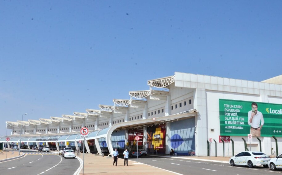 Imagem Ilustrando a Notícia: Mais de 200 mil passageiros devem passar pelo aeroporto de Goiânia até 6 de janeiro, diz CCR