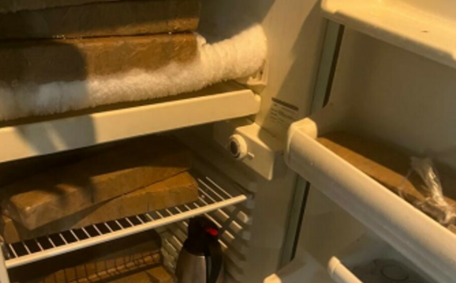 Imagem Ilustrando a Notícia: Homem é preso com 30kg de maconha escondida na geladeira em Anápolis