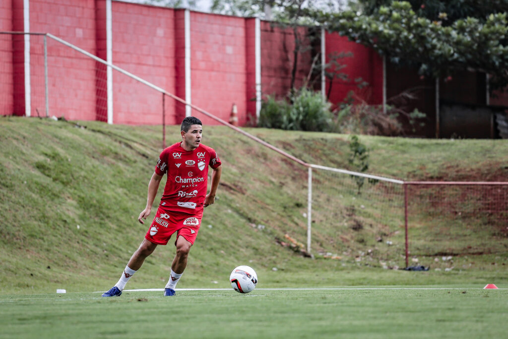 Imagem Ilustrando a Notícia: Vila Nova anuncia, de forma oficial, as contratações de Diego Renan e Carlos Alexandre