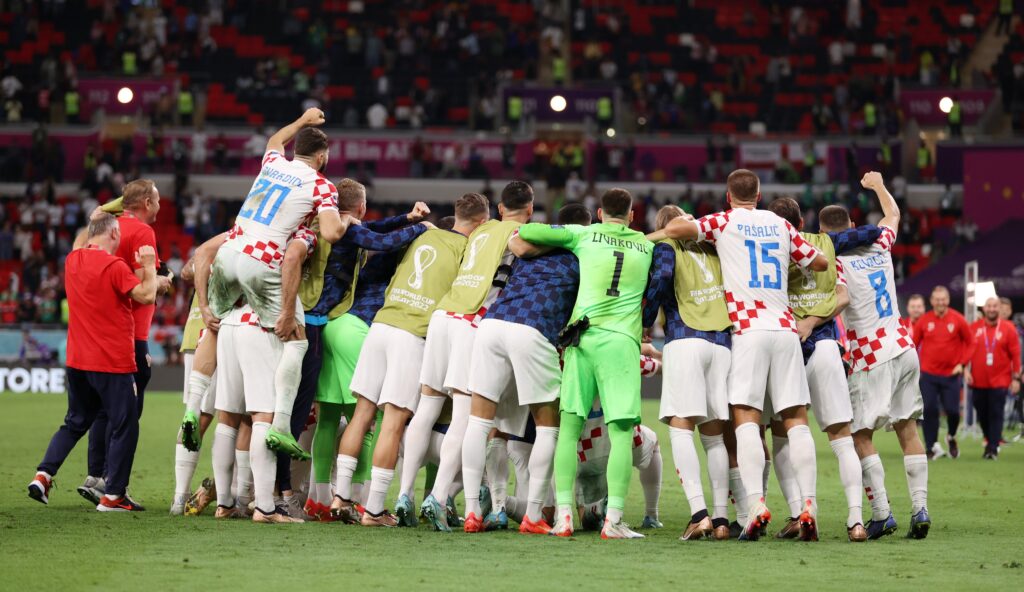 Imagem Ilustrando a Notícia: Croácia segura pressão, avança às oitavas e elimina Bélgica da Copa
